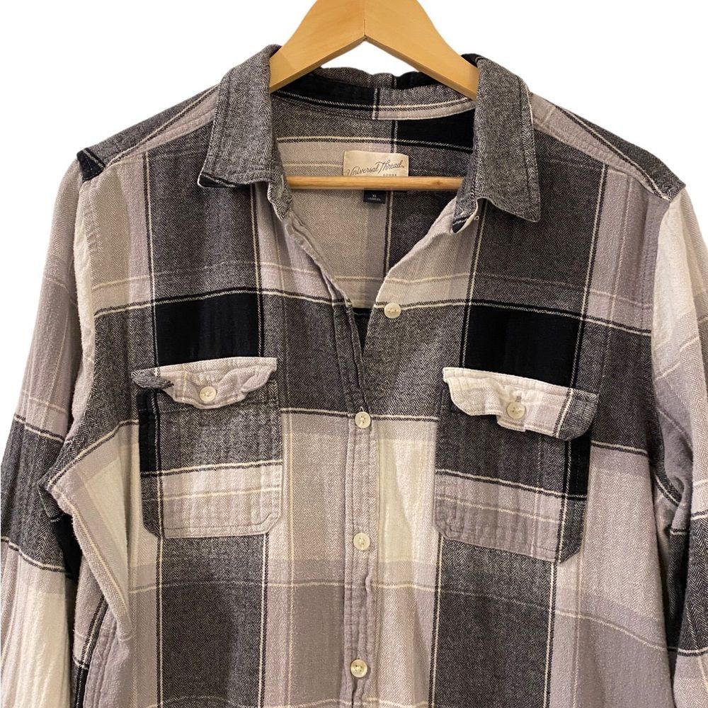 (Sold)UNIVERSAL THREAD buffalo plaid long sleeve button down Shirt, Size XL - Picture 3 of 9